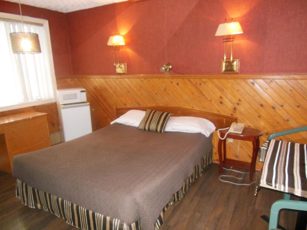 Motel Le Paysan Montreal Exterior photo