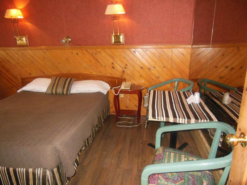 Motel Le Paysan Montreal Exterior photo