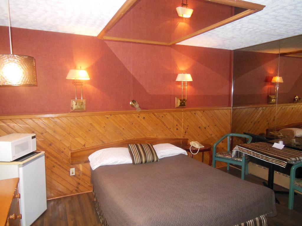 Motel Le Paysan Montreal Exterior photo