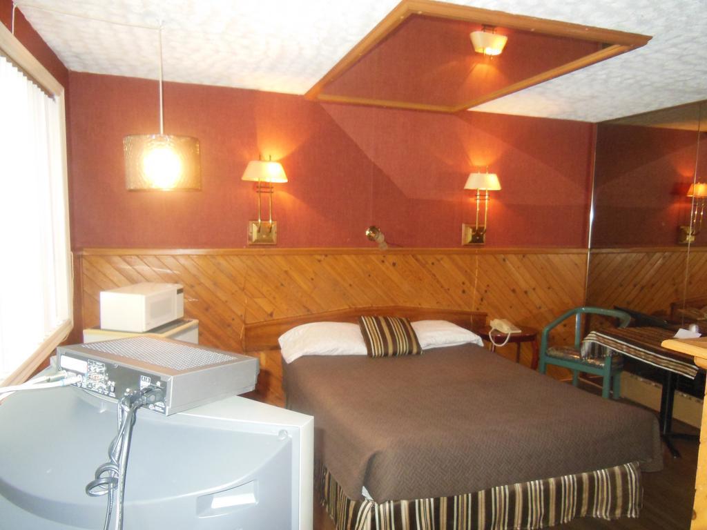 Motel Le Paysan Montreal Exterior photo